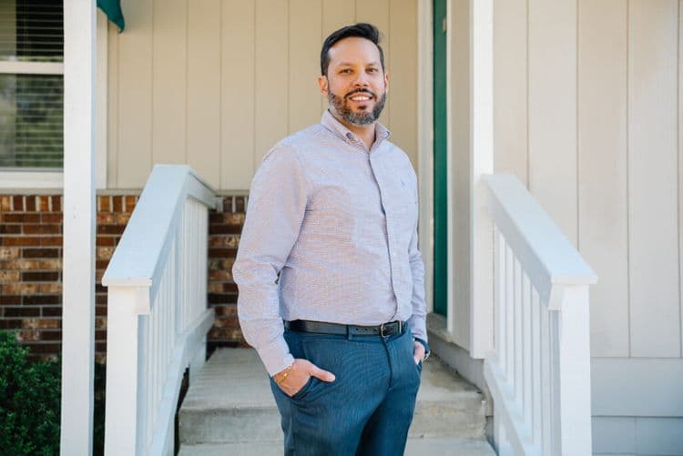 Dr. Alejandro Nieves